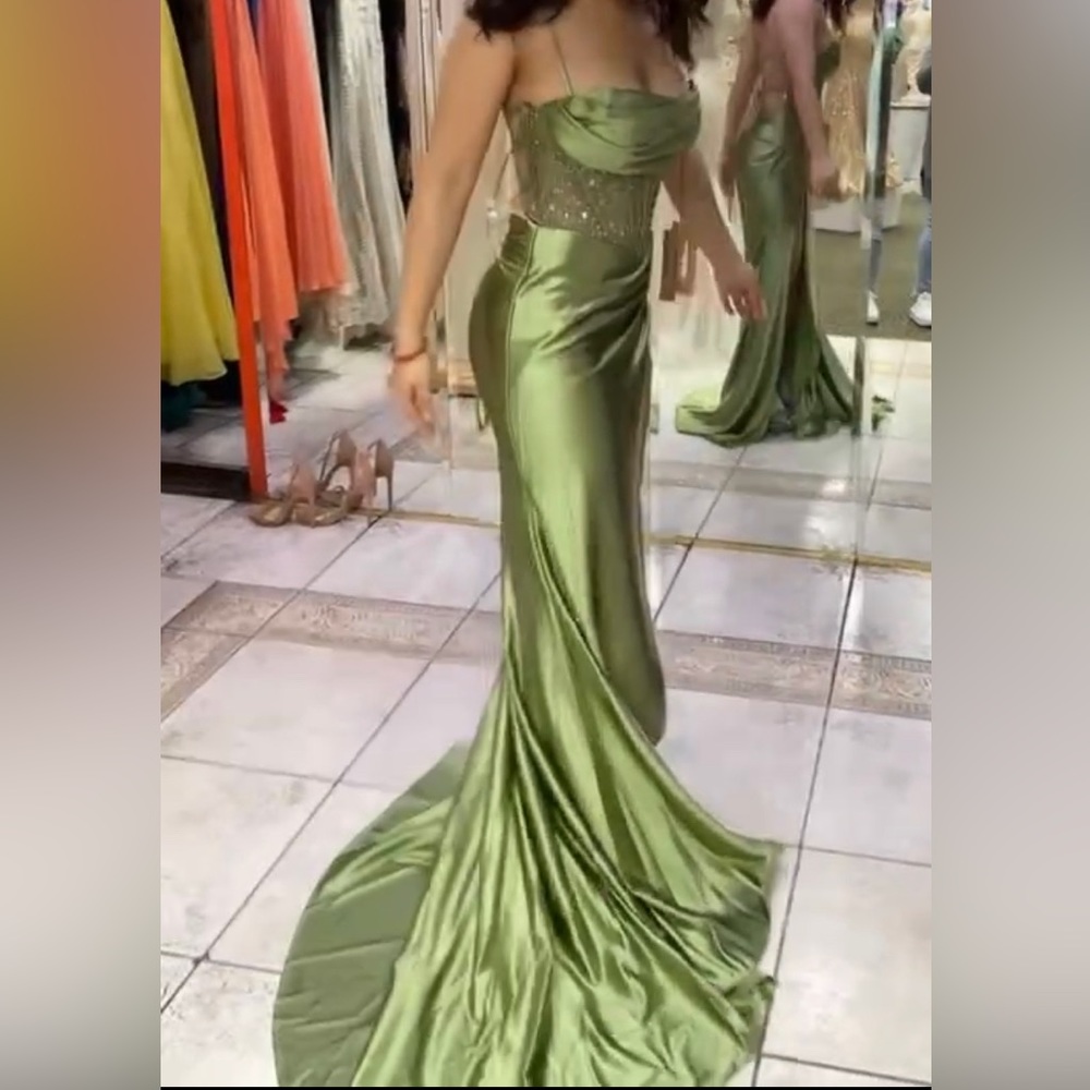 New green dress from prom,  wedding size 4 - Picture 2 of 4